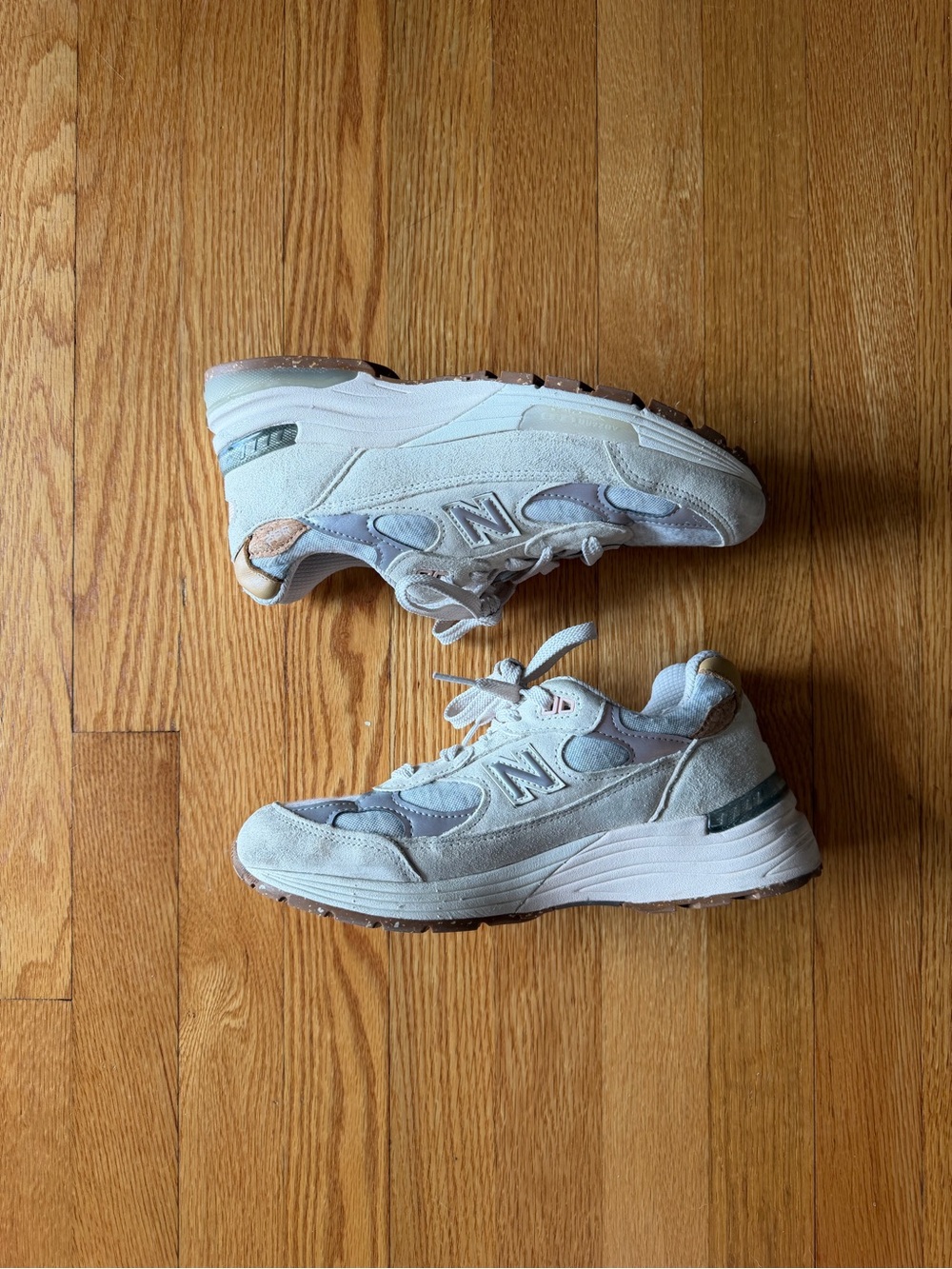 New Balance Women’s 992 Raw Silk/Maple Sugar